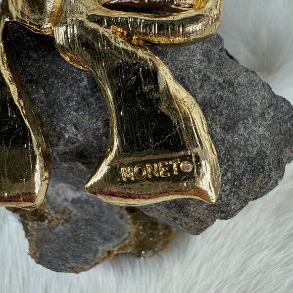 80s MONET Signed Large Gold and Ruby Red Rhinestone Ribbon Bow Sparkling Brooch - Picture 7 of 9